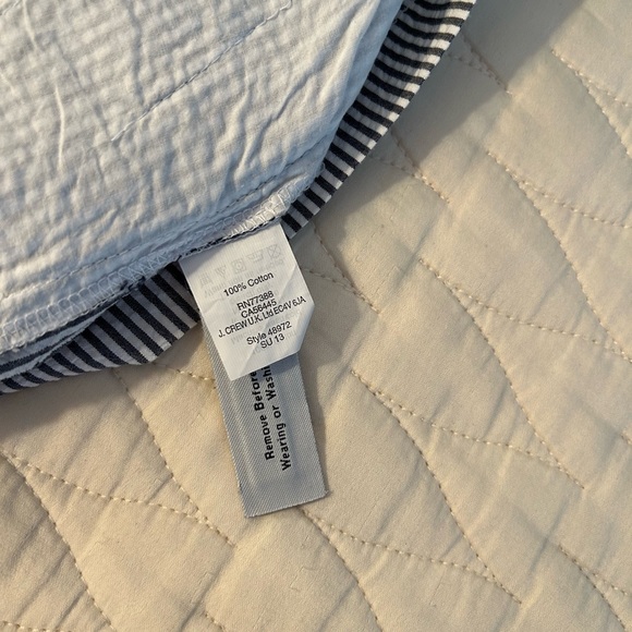 J. Crew Womens navy and white seersucker shorts. Side zip. Size 6. - Picture 6 of 7